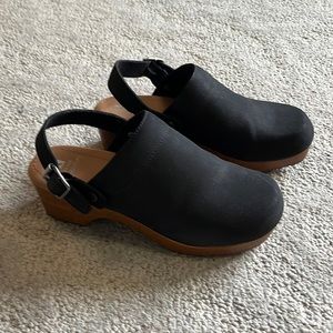 Comfortable clogs in like new condition.